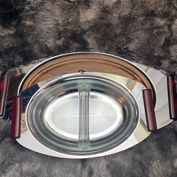 2 Vintage Chrome Serving
Trays made in Quebec - Picture 3 of 16